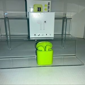 Wireless Bluetooth earbuds